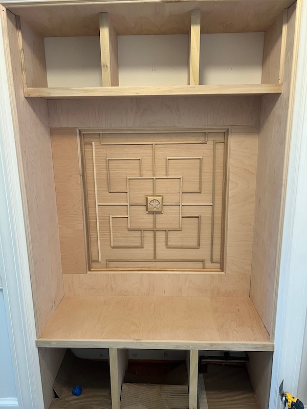 Mudroom built-in before